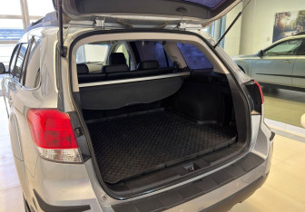 Подержанный автомобиль Subaru Outback Wagon 2013 года (8 фото)