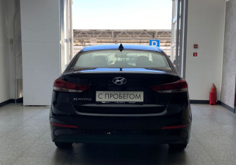 Подержанный автомобиль Hyundai Elantra Sedan 2017 года (6 фото)