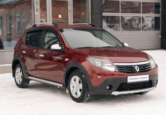 Подержанный автомобиль Renault Sandero 2013 года (3 фото)