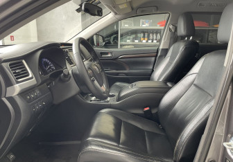 Подержанный автомобиль Toyota Highlander 2014 года (8 фото)