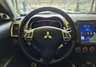 Подержанный автомобиль Mitsubishi Outlander 2008 года (9 фото)