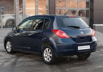 Подержанный автомобиль Nissan Tiida Hatchback 2008 года (7 фото)
