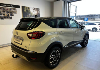 Подержанный автомобиль Renault Kaptur 2022 года (5 фото)