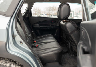 Подержанный автомобиль Hyundai Tucson 2005 года (17 фото)
