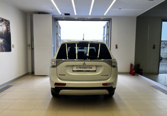 Подержанный автомобиль Mitsubishi Outlander 2014 года (5 фото)