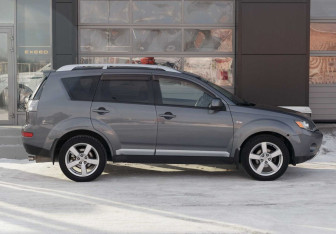 Подержанный автомобиль Mitsubishi Outlander 2008 года (4 фото)