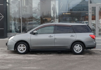 Подержанный автомобиль Nissan Wingroad 2005 года (8 фото)