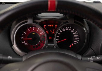 Подержанный автомобиль Nissan Juke 2014 года (13 фото)