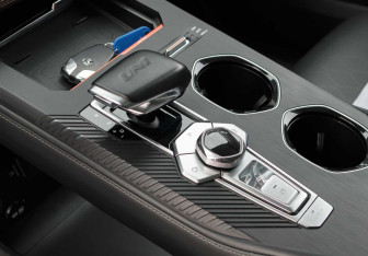 Подержанный автомобиль Changan UNI-K 2023 года (16 фото)