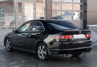 Подержанный автомобиль Honda Accord Sedan 2005 года (7 фото)