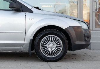 Подержанный автомобиль Ford Focus Hatchback 2006 года (9 фото)