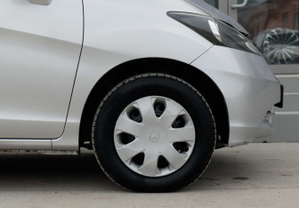 Подержанный автомобиль Honda Freed 2011 года (9 фото)