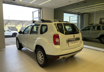 Подержанный автомобиль Renault Duster 2014 года (6 фото)