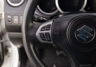 Подержанный автомобиль Suzuki Grand Vitara 2013 года (12 фото)