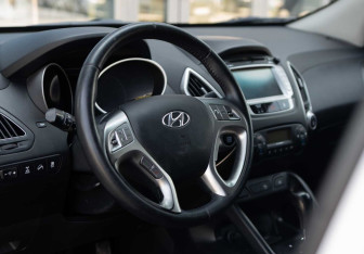 Подержанный автомобиль Hyundai ix35 2012 года (10 фото)