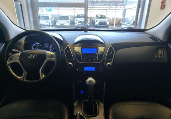 Подержанный автомобиль Hyundai ix35 2011 года (8 фото)