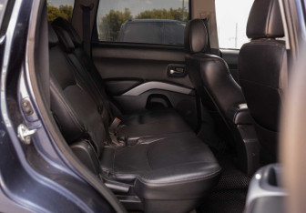 Подержанный автомобиль Mitsubishi Outlander 2007 года (18 фото)