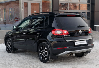 Подержанный автомобиль Volkswagen Tiguan 2009 года (7 фото)