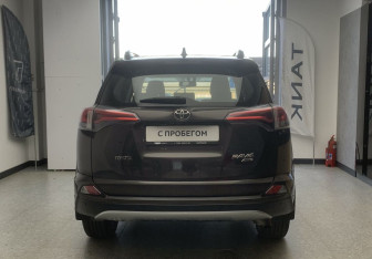 Подержанный автомобиль Toyota RAV4 2019 года (5 фото)