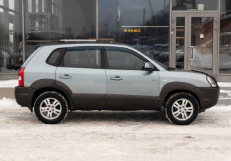 Подержанный автомобиль Hyundai Tucson 2005 года (4 фото)