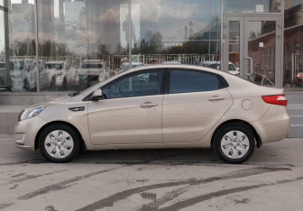Подержанный автомобиль Kia Rio Sedan 2013 года (8 фото)
