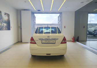Подержанный автомобиль Nissan Tiida Sedan 2013 года (5 фото)