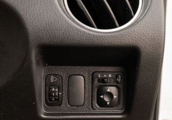 Подержанный автомобиль Mitsubishi Airtrek 2002 года (17 фото)