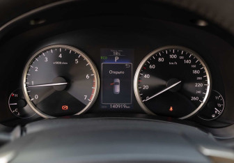 Подержанный автомобиль Lexus NX 2014 года (13 фото)