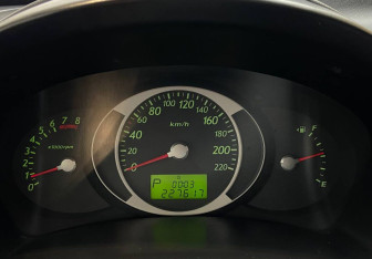 Подержанный автомобиль Hyundai Tucson 2008 года (10 фото)