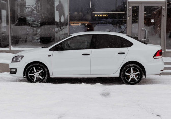 Подержанный автомобиль Volkswagen Polo Sedan 2017 года (8 фото)