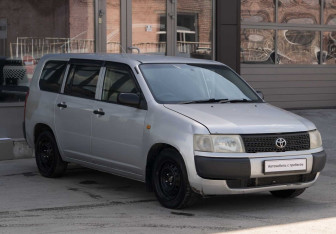 Подержанный автомобиль Toyota Probox 2009 года (3 фото)