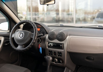 Подержанный автомобиль Renault Sandero 2011 года (10 фото)