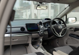 Подержанный автомобиль Honda Insight Hatchback 2009 года (10 фото)