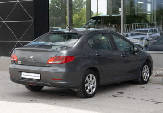 Подержанный автомобиль Peugeot 408 2013 года (5 фото)