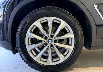 Подержанный автомобиль BMW X3 2019 года (9 фото)