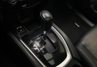 Подержанный автомобиль Nissan X-Trail 2015 года (15 фото)