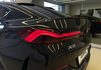 Подержанный автомобиль BMW X6 2021 года (7 фото)