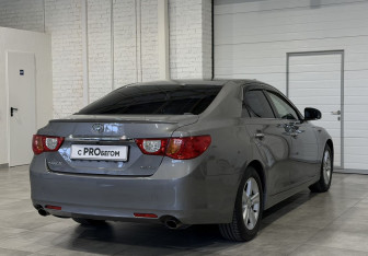 Подержанный автомобиль Toyota Mark X 2010 года (6 фото)