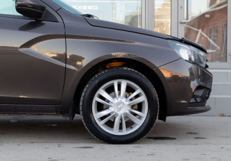 Подержанный автомобиль LADA (ВАЗ) Vesta Sedan 2018 года (9 фото)