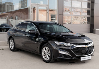 Подержанный автомобиль Chevrolet Malibu Sedan 2018 года (3 фото)