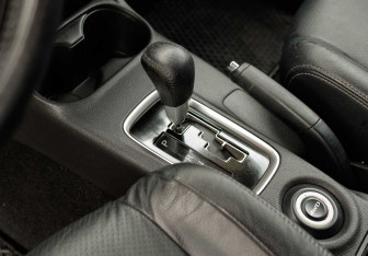 Подержанный автомобиль Mitsubishi Outlander 2012 года (15 фото)