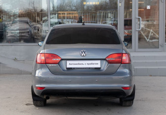 Подержанный автомобиль Volkswagen Jetta Sedan 2013 года (6 фото)