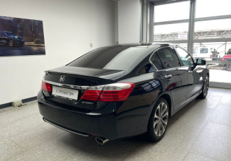 Подержанный автомобиль Honda Accord Sedan 2013 года (5 фото)
