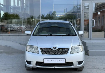 Подержанный автомобиль Toyota Corolla Wagon 2004 года (2 фото)