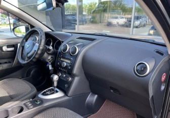 Подержанный автомобиль Nissan Qashqai 2008 года (11 фото)