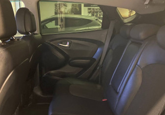 Подержанный автомобиль Hyundai ix35 2011 года (13 фото)