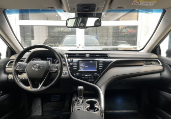 Подержанный автомобиль Toyota Camry Sedan 2019 года (12 фото)
