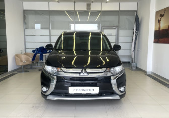 Подержанный автомобиль Mitsubishi Outlander 2017 года (2 фото)