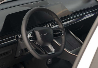 Подержанный автомобиль Omoda C5 2024 года (11 фото)