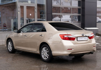Подержанный автомобиль Toyota Camry Sedan 2012 года (7 фото)